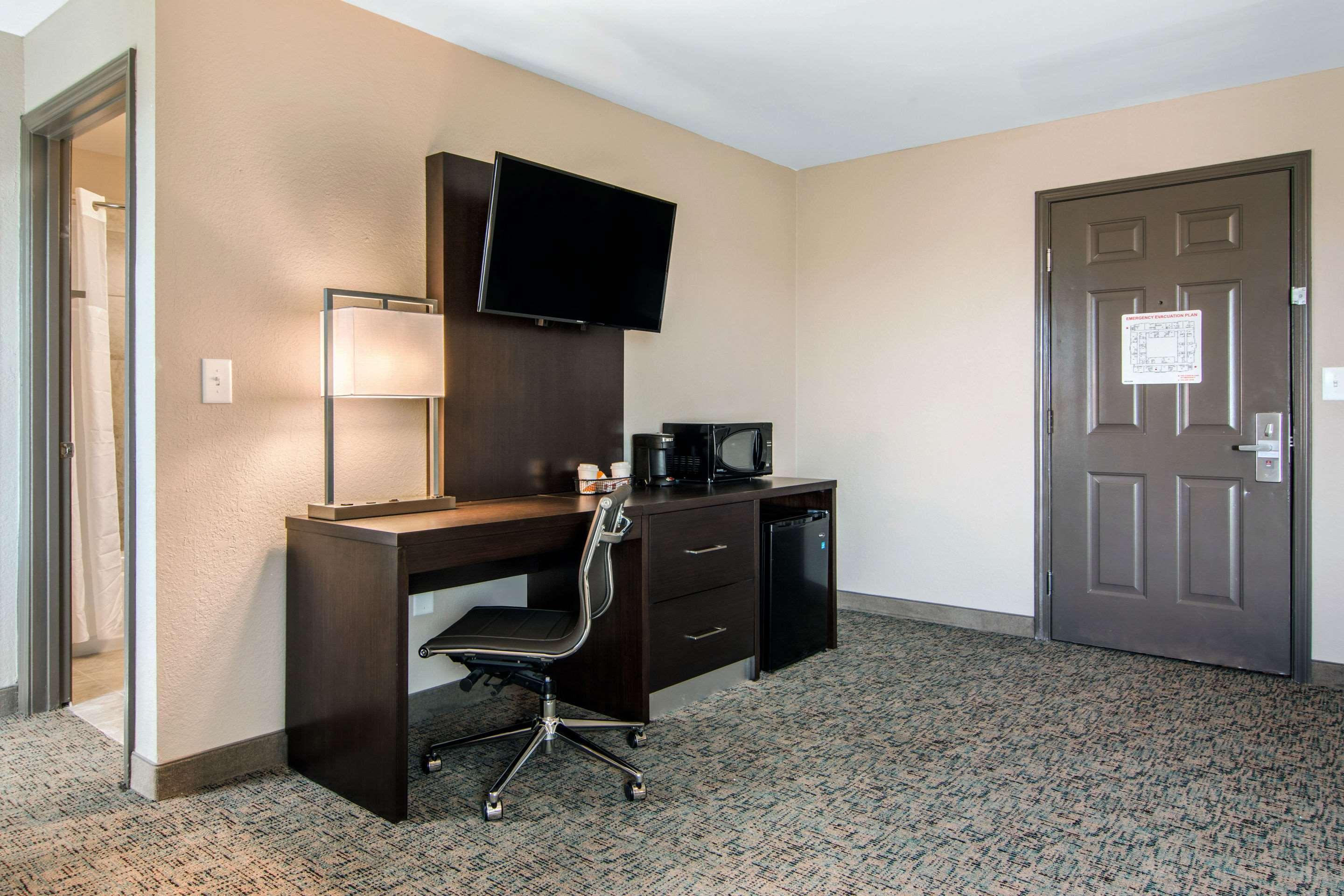 Clarion Inn & Suites Atlanta Downtown Exterior foto